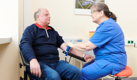 Blutentnahme bei einem Patienten